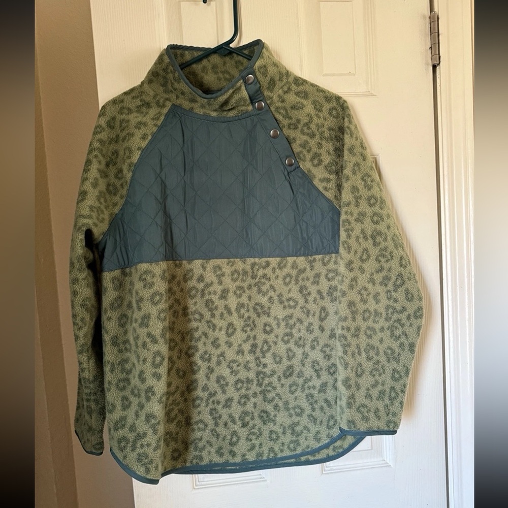 J Crew Sherpa Fleece Quilted snap Loden Green Leopard Cheetah size medium